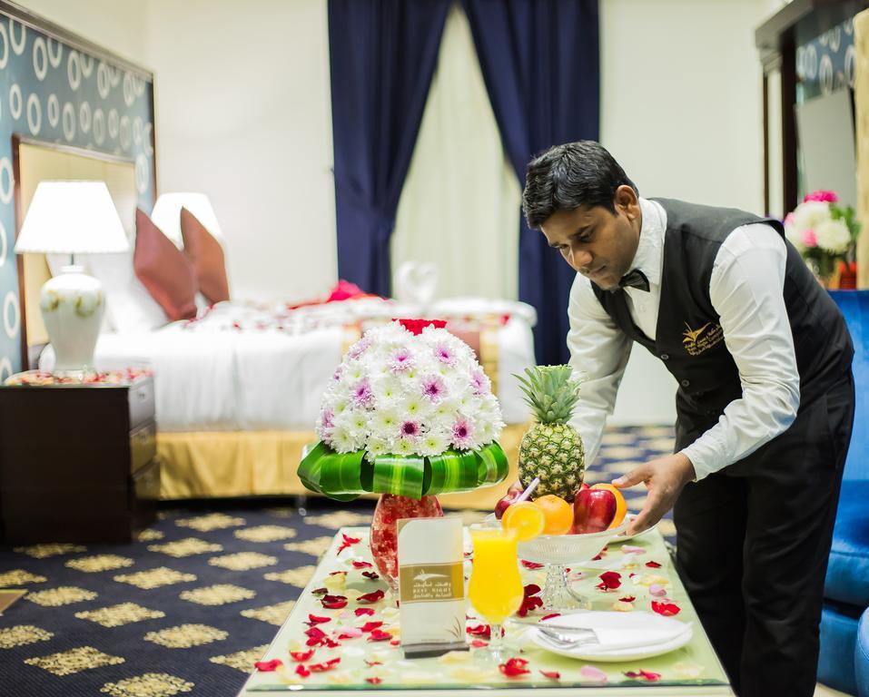 Rest Night Serviced Apartments- Alhamra Riyadh Eksteriør bilde A room service attendant at work