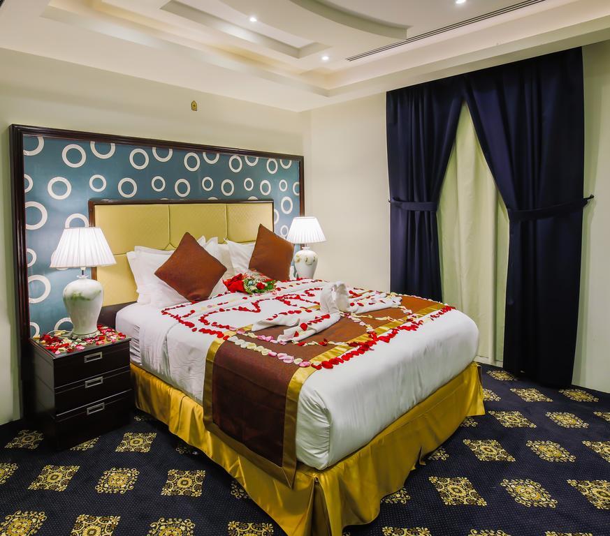 Rest Night Serviced Apartments- Alhamra Riyadh Eksteriør bilde A bedroom in a hotel