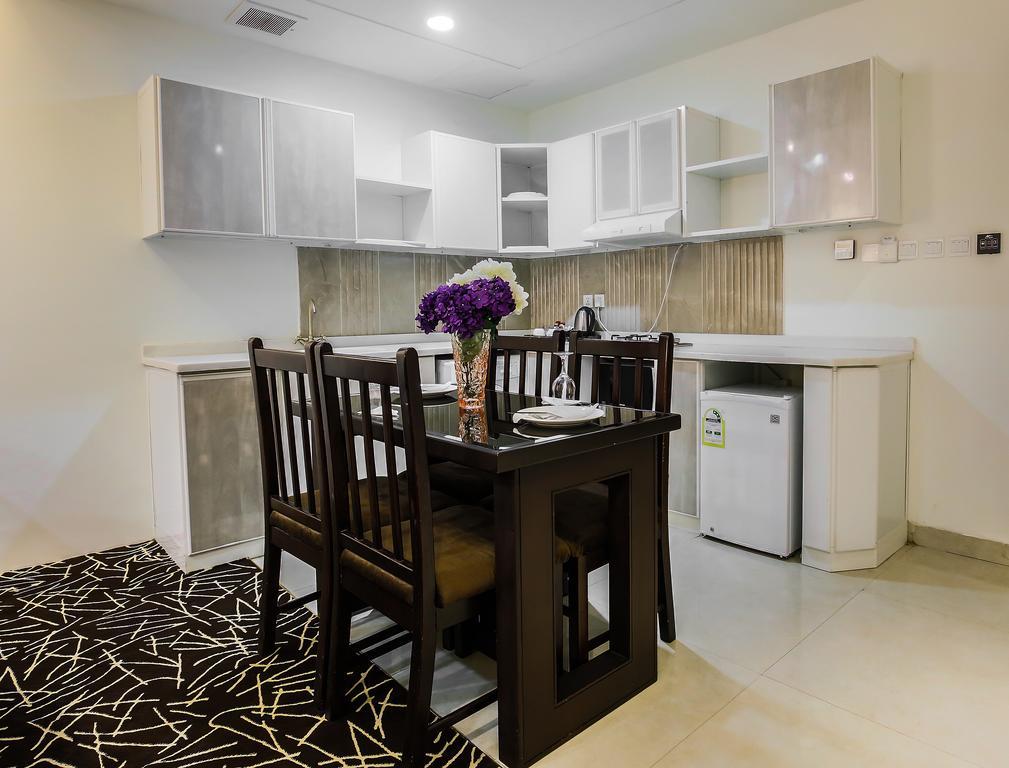 Rest Night Serviced Apartments- Alhamra Riyadh Eksteriør bilde A kitchen in a serviced apartment in Cairo, Egypt