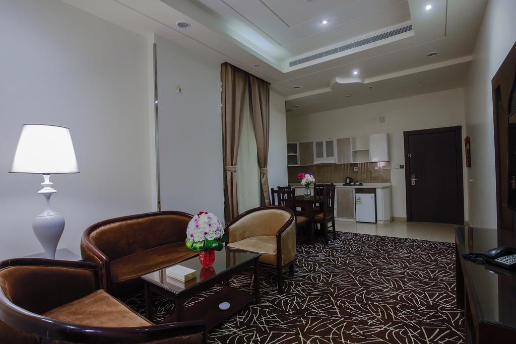 Rest Night Serviced Apartments- Alhamra Riyadh Eksteriør bilde A suite at the hotel
