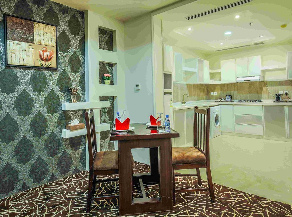 Rest Night Serviced Apartments- Alhamra Riyadh Eksteriør bilde A kitchen in a hotel suite